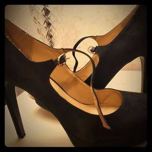 Chinese laundry black pumps